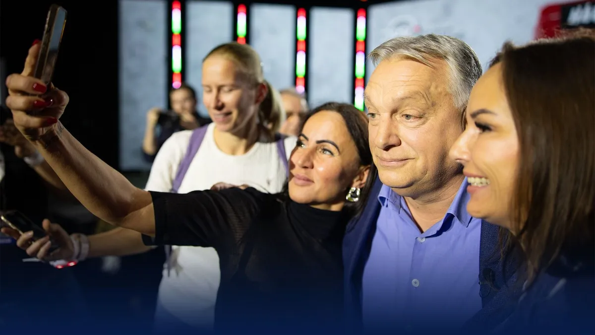 Együtt a békéért - szétszedték Orbán Viktort a szelfivadászok Győrben 