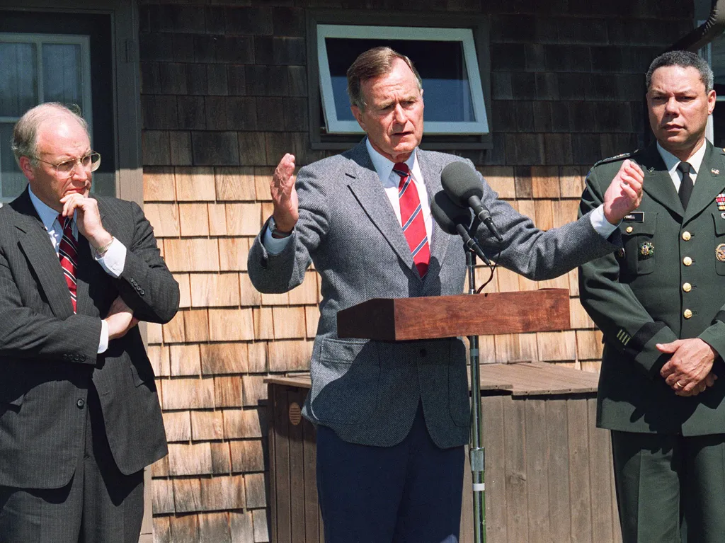 BIO-GEORGE BUSH-RETRO GULF WAR