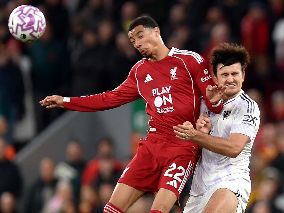 Nem ez történt a rangadón, amit a fotó sugall: Maguire és a ManUnited a Liverpool fölé nőtt az október 19-i rangadón Fotó: PETER POWELL / AFP