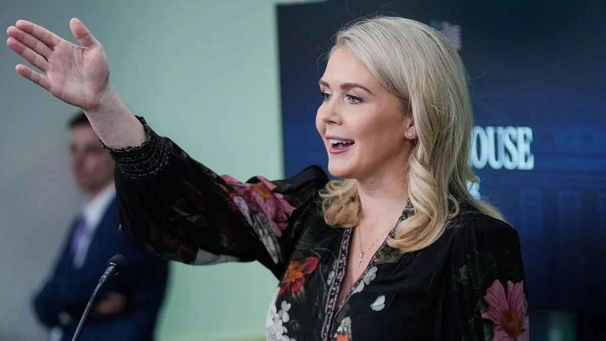 Karoline Leavitt, a Fehér Ház sajtótitkára, elnöki szóvivő a washingtoni Fehér Ház James Brady sajtószobájában tartott tájékoztatón 2025. november 4-én.
MTI/AP/Manuel Balce Ceneta