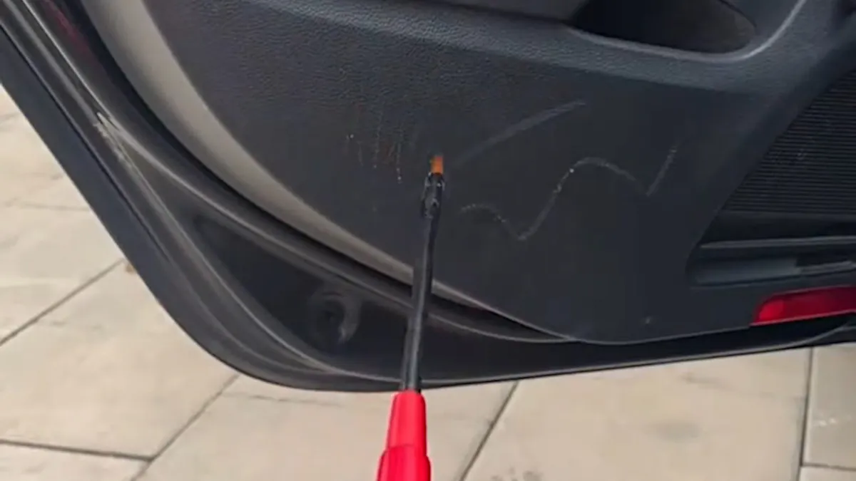 Extrém autójavítás, ilyet még nem láttunk!