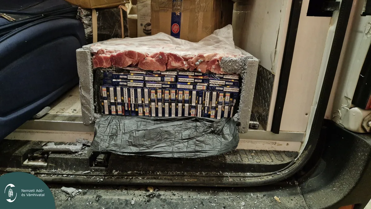 Hirmagazin.eu,NAV,cigaretta,csempészet,fagyasztott,hús,leleplezés,ellenőrzés,vám,pénzügyőr,hatóság,fogás,razzia,illegális,kereskedelem,bűnügy,vizsgálat,szállítmány,rejtek,lebukás,jogsértés,határ,csapat,akció,intézkedés,felderítés,bűncselekmény,dokumentálás,lefoglalás,bizonyíték,közlemény,eset,csatorna,eljárás,szabályszegés,nyomozás,eredmény,vámvizsgálat,adóhatóság,bűnhálózat,figyelem,sajtó,raktár,jármű,szállítás,kontroll,fedezet,titok,megdöbbenés,főhírek,a NAV hírei,friss,navos szakemberek,pénzügyőrök,vámos hírek,hatósági hírek,beszámoló,közérdekű,államigazgatási eljárás,navos ellenőrzés,navos segítségnyújtás,navos levelek,határidők,tájékoztatás,navosaink,pénzügyi nyomozók,Nemzeti Adó- és Vámhivatal,eredmények,veszély,életveszély,haza,hazaszeretet,mindennapos áldozatvállalás,köszönet,műveletek,bűnüldöző szervek,hatékony együttműködés,elkötelezettség,bűnözés ellen,szervezett bűnözés ellen,pénzügyi biztonság,pénzügyi biztonság növelése,szabálytalanságok,büntetés,átláthatóság,bűnmegelőzés,együttműködés,vámhatóság,gazdasági bűnözés,pénzmosás,adócsalás,költségvetési csalás,áfacsalás,feketegazdaság,pénzügyi visszaélés,vámellenőrzés,adóellenőrzés,jövedéki ellenőrzés,határvédelem,gazdasági védelem,bevallás,adóbevallás,adózási szabályok,elektronikus ügyintézés,e-adó,online számla,digitális ellenőrzés,adatvédelem,ügyfélszolgálat,tájékoztató kampány,gazdasági stabilitás,adófegyelem,bevételbiztosítás,költségvetési bevétel,adóvisszatérítés,vámeljárás,nemzetközi együttműködés,közösségi adózás,gazdasági ellenőrzés,statisztikai adatok,ellenőrzési akció,határ menti ellenőrzés,bűnfelderítés,okmányellenőrzés,áruforgalom,szállítmányellenőrzés,jövedéki termék,adómentesség,szabályos működés,adótudatosság,pénzügyi fegyelem,adópolitika,pénzügyi reform,jogkövetés,hatósági fellépés,jogérvényesítés,állami bevételek,gazdasági növekedés,társadalmi felelősség,vállalkozások ellenőrzése,szabályos gazdálkodás,adóhatósági eljárás,pénzügyi integritás,állami szigor,gazdasági bűnüldözés,hatósági együttműködés,digitális NAV,adatkapcsolat,ügyintézési rendszer,állami szolgálat,költségvetés védelme,gazdasági biztonság,vámeljárások,adófizetés,állampolgári kötelezettség,jogi eljárás,társadalmi átláthatóság,pénzügyi tudatosság,pénzügyi védelem,kockázatelemzés,országos akció,bűnszervezetek elleni fellépés,modern ellenőrzés,digitális fejlesztés,online adóügyintézés,gazdasági rend,rendvédelem,adóhivatal,közpénzvédelem,közbizalom erősítése,közszolgálat,pénzügyi eredmény,jogszerűség,pénzügyi kontroll,ellenőrzési rendszer,hatósági közlemény,jogkövetkezmény,főosztály,pénzügyi igazgatás,kormányzati együttműködés,navos nyomozók