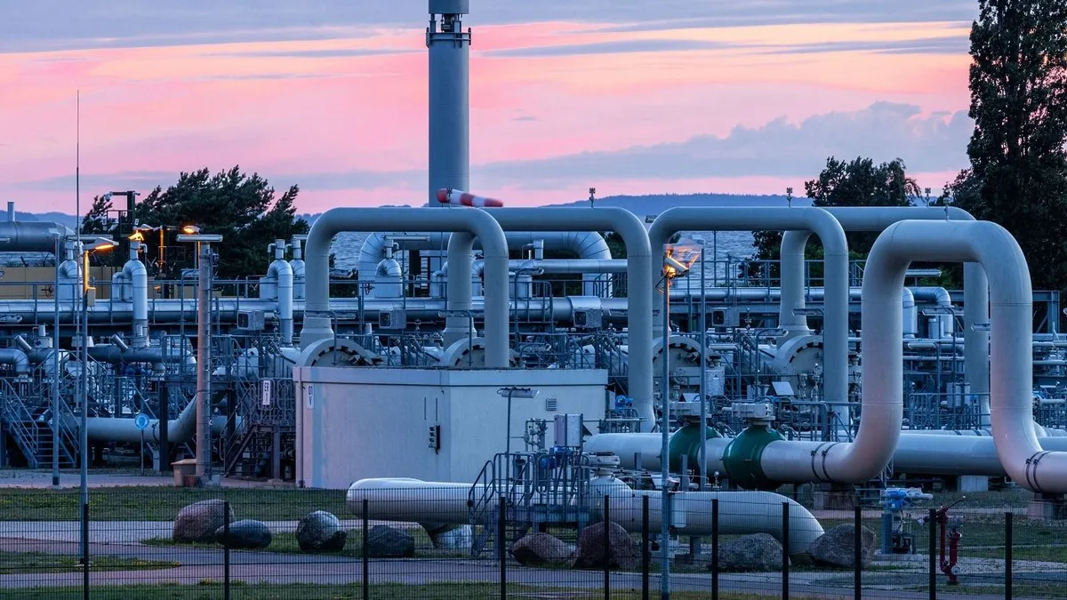 Csőrendszerek és elzáró berendezések a balti-tengeri Északi Áramlat 1 gázvezeték fogadóállomásán és az OPAL gázvezeték átadóállomásán 2022. július 11-én. Az Északi Áramlat 1-en keresztül 2011 óta érkezik az orosz földgáz Németországba. (Fotó: Jens Büttner/DPA/AFP)