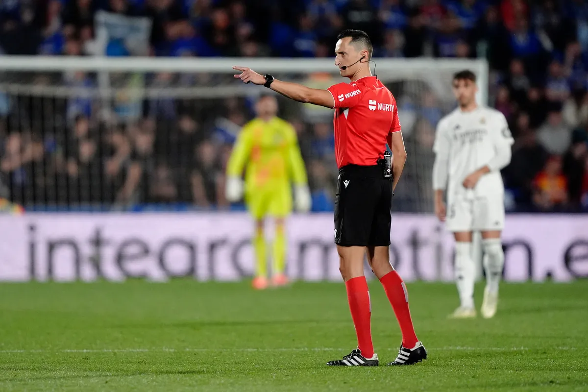 José María Sánchez Martínez ezúttal nem a Real Madridnak, hanem a magyar válogatottnak vezet mérkőzést