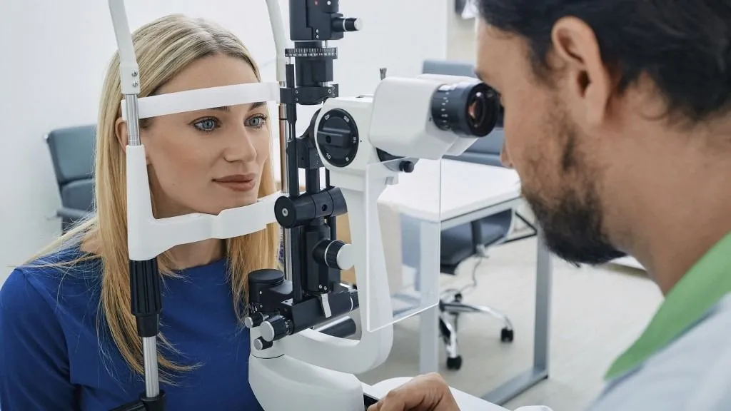 szem Eye examination. (Photo by PEAKSTOCK / SCIENCE PHOTO LIBRAR / LDA / Science Photo Library via AFP)