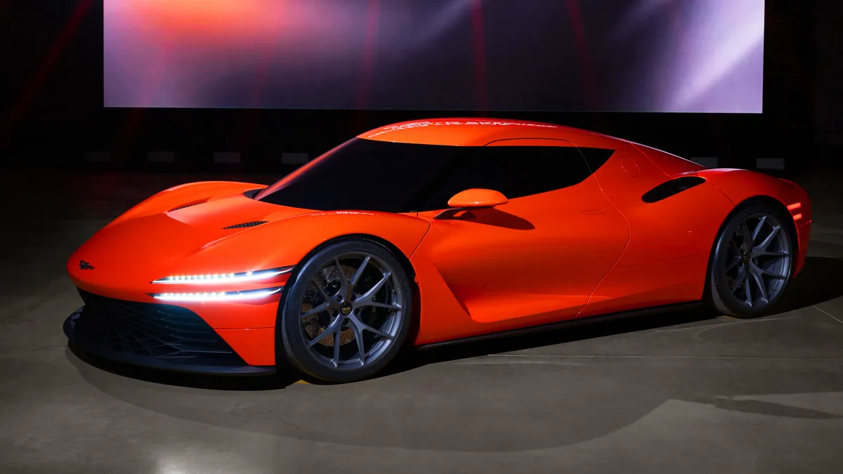 A Genesis Magma GT szuperautó színpadon.