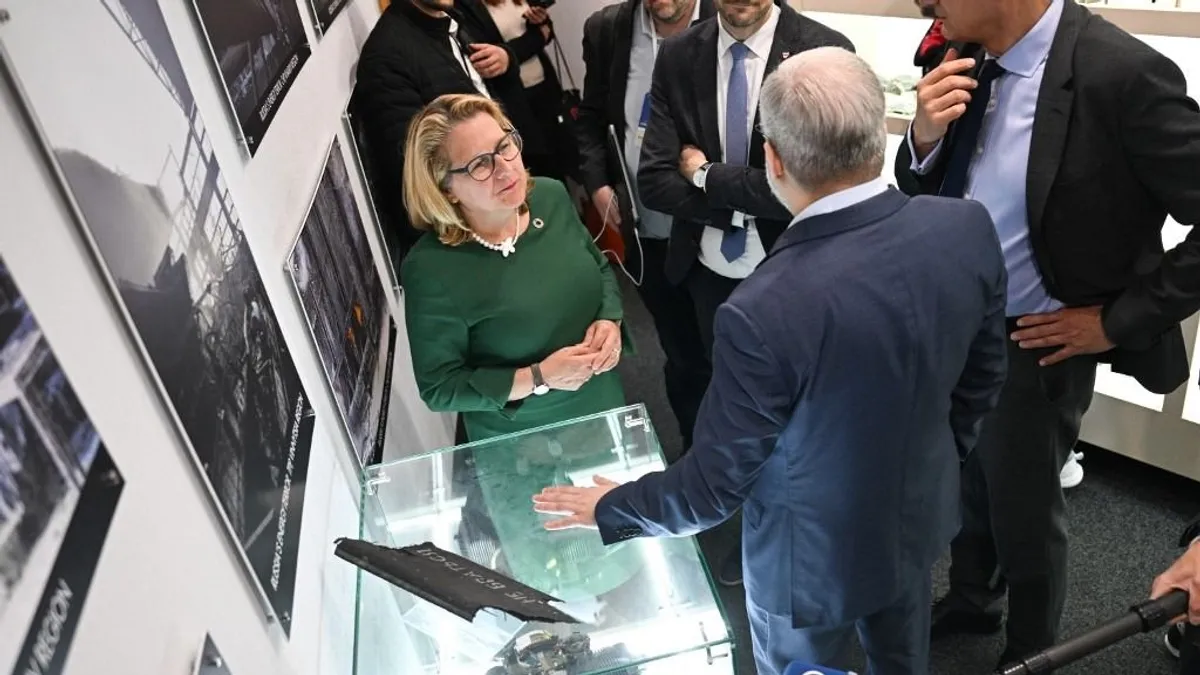 Újabb botrány: Zelenszkij volt miniszterét is elérte a korrupciós vizsgálat