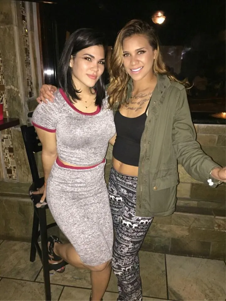 Az MMA szexi sztárja, Rachael Ostovich (bal oldalon)