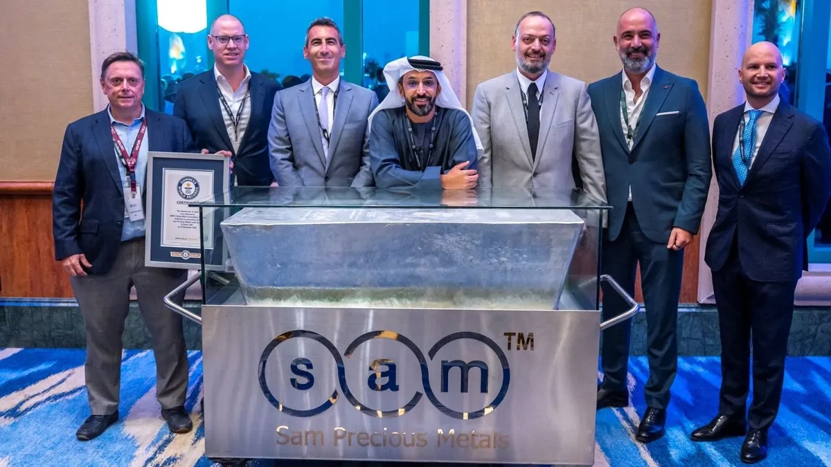 Bemutatták a világ legnagyobb ezüsttömbjét – csak ez ne essen senki lábára!