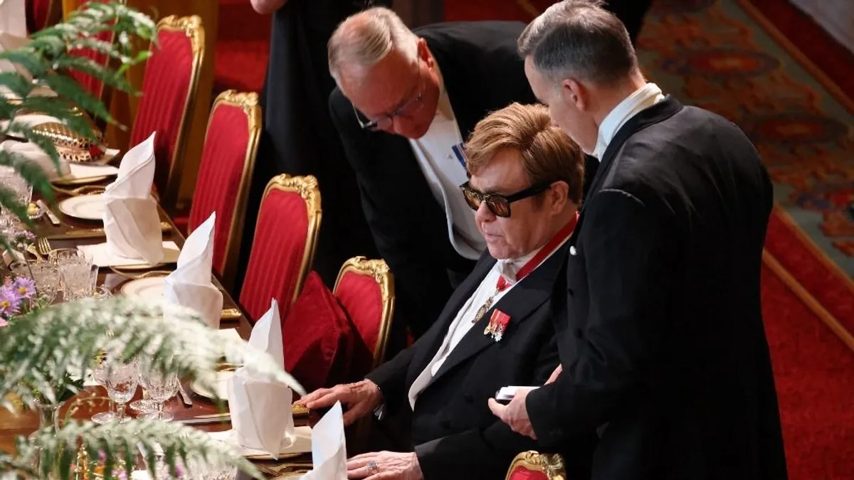 Elton John megtörten vallott: 15 hónapja alig lát – így küzd a vakság ellen
