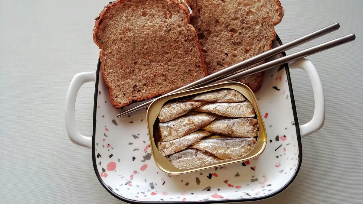 Extrém diéta: egy hónap csak halkonzervet evett, elképesztő mi történt vele