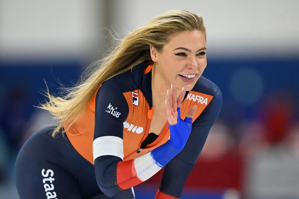 Jutta LEERDAM of Netherlands reacts after the Women's 500 meters at the ISU Speed Skating World Cup at Calgary Olympic Oval in Calgary, Canada, on November 23, 2025. Dutch LEERDAM finished second in the event. ( The Yomiuri Shimbun ) (Photo by Tetsu Joko / The Yomiuri Shimbun via AFP)