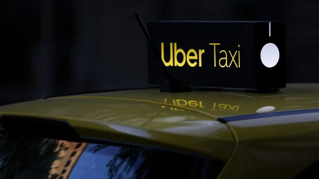 taxis, An Uber car is seen on the street in Budapest, Hungary, on August 20, 2025. (Photo by Klaudia Radecka/NurPhoto) (Photo by Klaudia Radecka / NurPhoto via AFP)