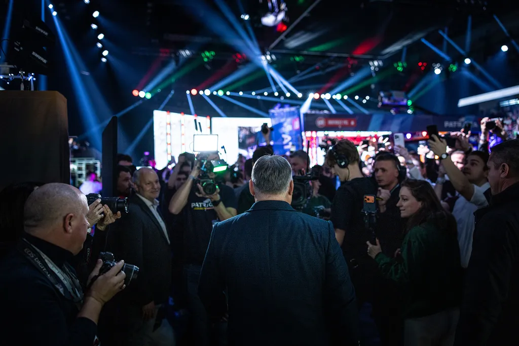 Digitális Polgári Kör, digitális polgári körök, DPK, háborúellenes gyűlés, Szeged, 2025. 12. 20.,  Orbán Viktor, OrbánViktor