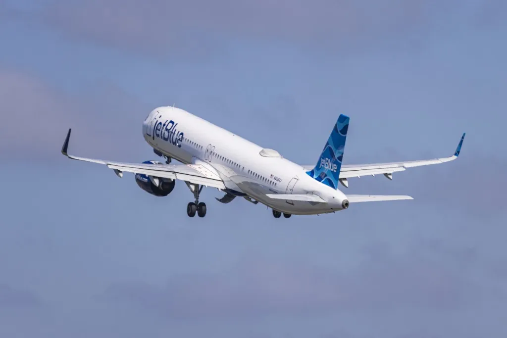 Nem sok hiányzott, hogy a légi incidens tragédiával végződjön – Fotó: NICOLAS ECONOMOU / NurPhoto