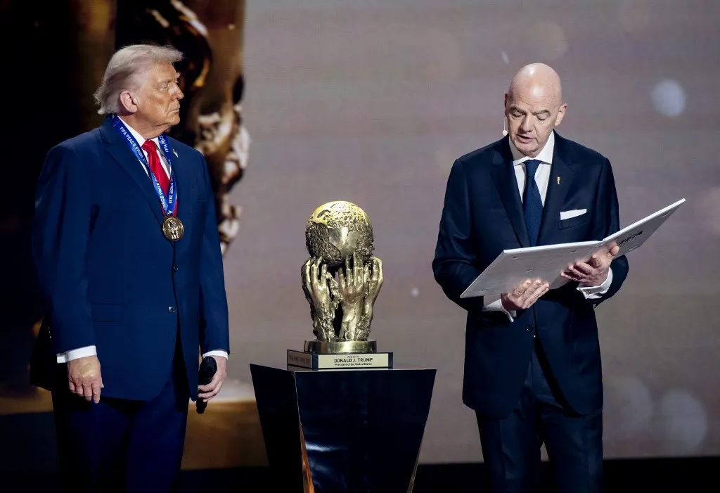 WASHINGTON - President Donald Trump receives the FIFA Peace Prize from FIFA President Gianni Infantino during the draw for the 2026 World Cup in the United States. ANP KOEN VAN WEEL netherlands out - belgium out (Photo by Koen van Weel / ANP MAG / ANP via AFP)