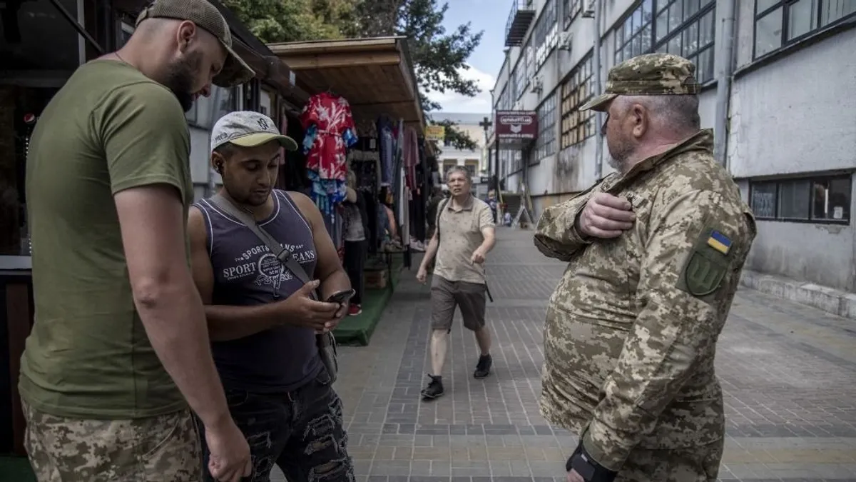 Szintet lépett az ukrajnai kényszersorozás – videó