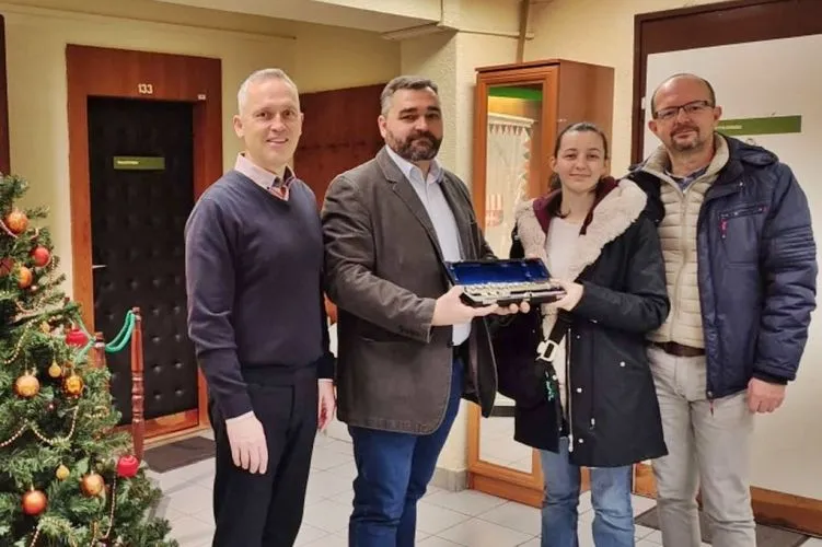 Visszakapta a közel egymilliót érő hangszert a diáklány