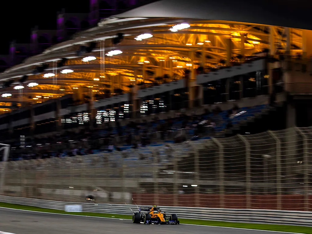 Lando Norris, LandoNorris, Szahír, 2019. március 29.
Lando Norris, a McLaren brit versenyzője a Forma-1-es autós gyorsasági világbajnokság Bahreini Nagydíjának második szabadedzésén a szahíri pályán 2019. március 29-én. A futamot március 31-én rendezik.
M