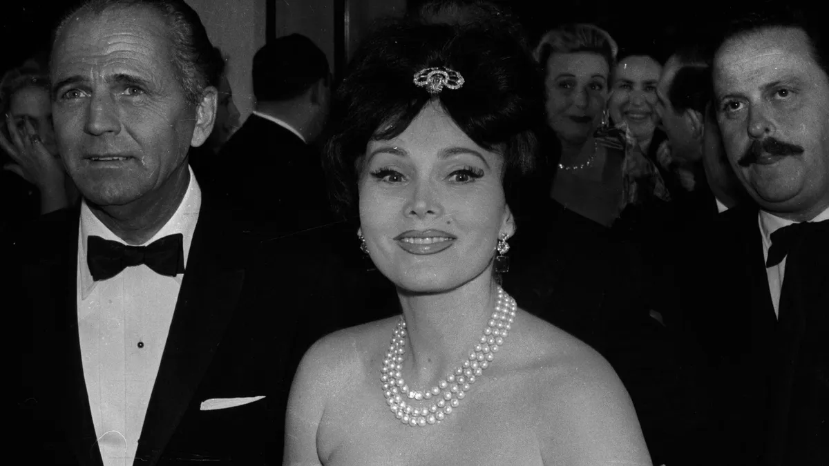 Gábor Zsazsa, GaborZsazsa, FRANCE - 1960: Zsa-Zsa Gabor, Hungarian actress. The Cannes festival, 1960. (Photo by Roger Viollet Collection/Getty Images)