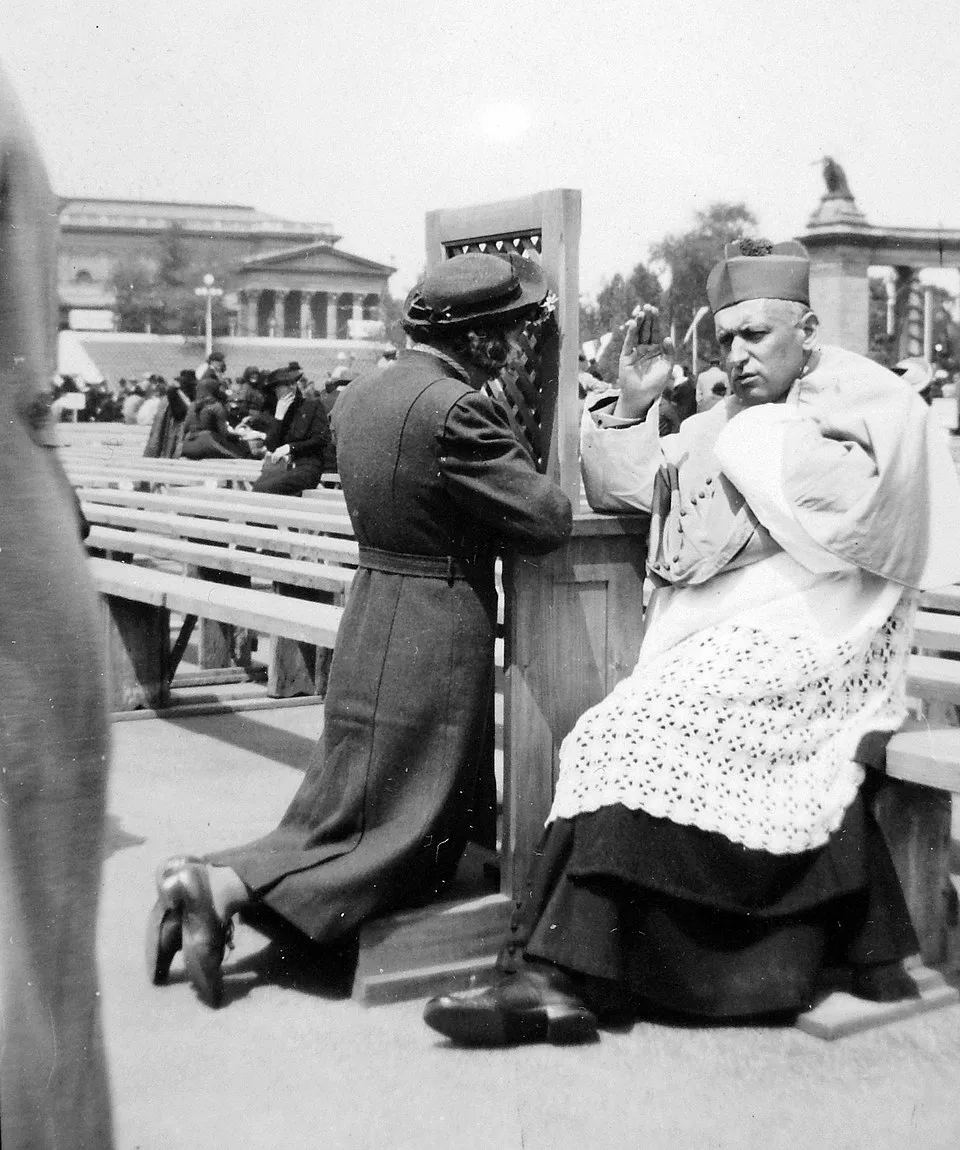Hősök tere, Eucharisztikus Világkongresszus. Mindszenty József gyóntat. (1938)