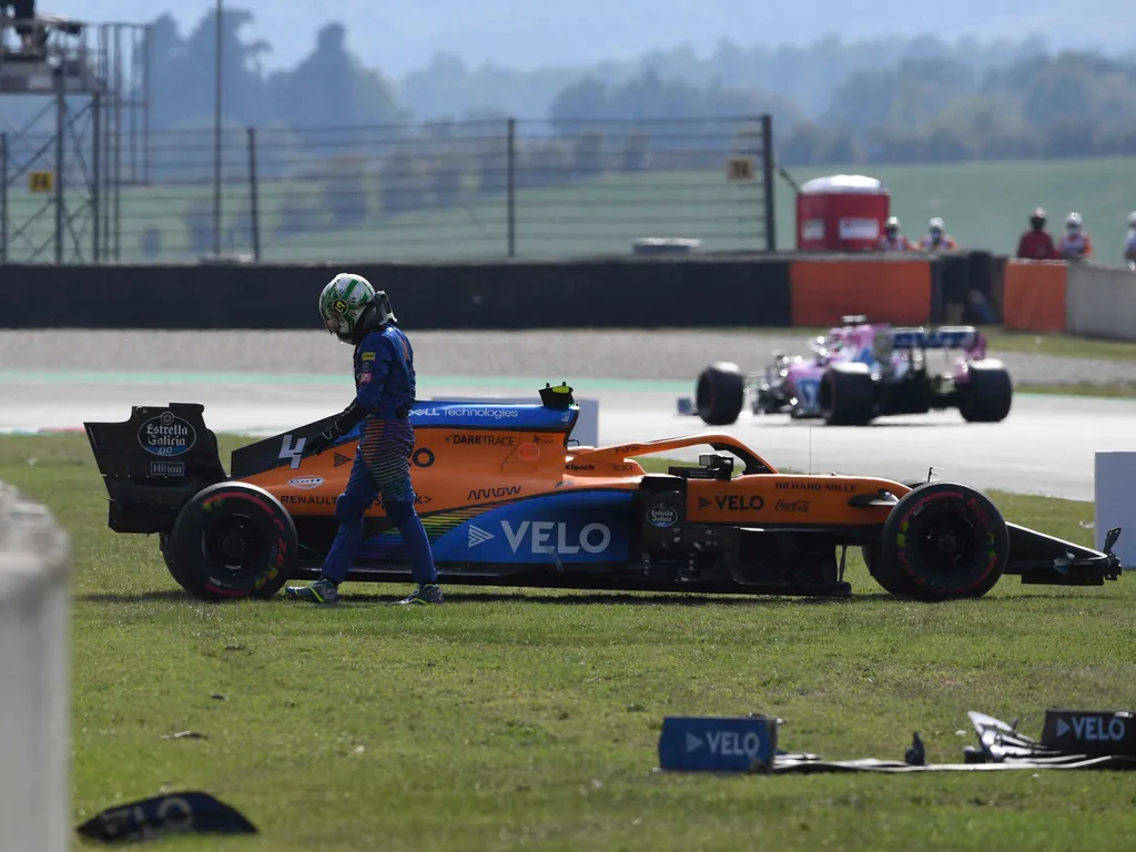 Lando Norris, LandoNorris, Scarperia, 2020. szeptember 11.
Lando Norris, a McLaren brit versenyzője, miután balesetet szenvedett a Forma-1-es autós gyorsasági világbajnokság Toszkán Nagydíjának második szabadedzésén a Mugelló versenypályán 2020. szeptembe