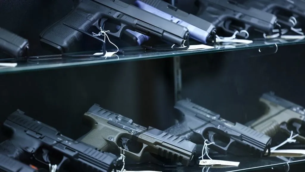 Svájc megszegi a fegyverexport hagyományait, és a semlegességet teszteli az ukrajnai háborúban