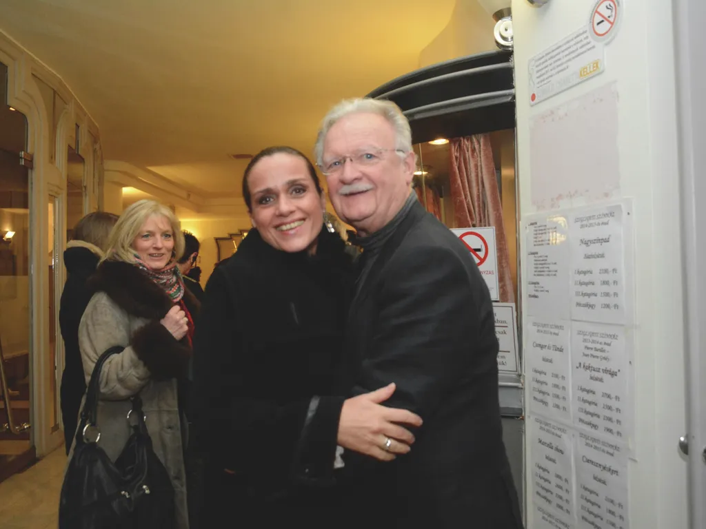 Balázs Péter, BalázsPéter, színész, BalázsPéterszínész, 
 Nagy érdeklődéssel fogadták a nézők a szolnoki Szigligeti Színház új előadását, a Sztárcsinálókat.

Balázs Péter direktor fogadta Lőrincz Judit operaénekest is.