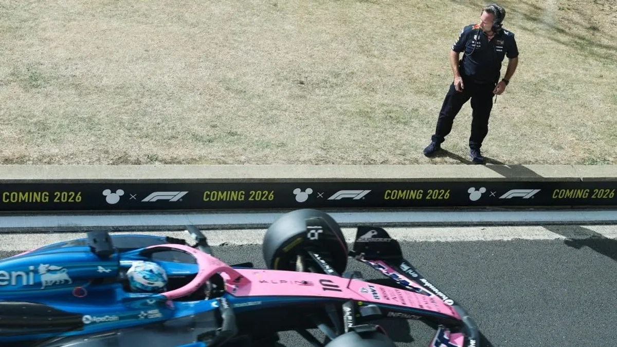 Meglepő helyen és új szerepkörben térhet vissza a Red Bull kirúgott csapatfőnöke