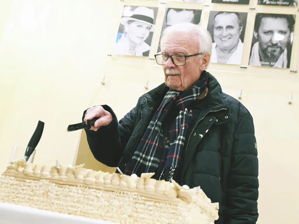 Balázs Péter, BalázsPéter, színész, BalázsPéterszínész, 
20230327 Szolnok 

A Színházi Világnapon köszöntötték Balázs Pétert, a Szigligeti Színház volt igazgatóját. 
A közelmúltban nyolcvan esztendős Balázs Péter

Fotó: Mészáros János MJ
Új Néplap