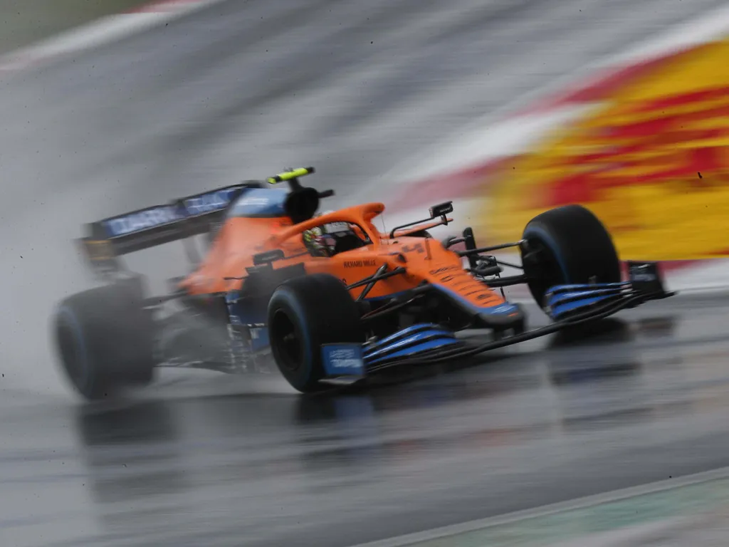 Lando Norris, LandoNorris, Isztambul, 2021. október 9.
Lando Norris, a McLaren brit versenyzője a Forma-1-es autós gyorsasági világbajnokság Török Nagydíjának harmadik szabadedzésén az isztambuli pályán 2021. október 9-én. A futamot október 10-én rendezik