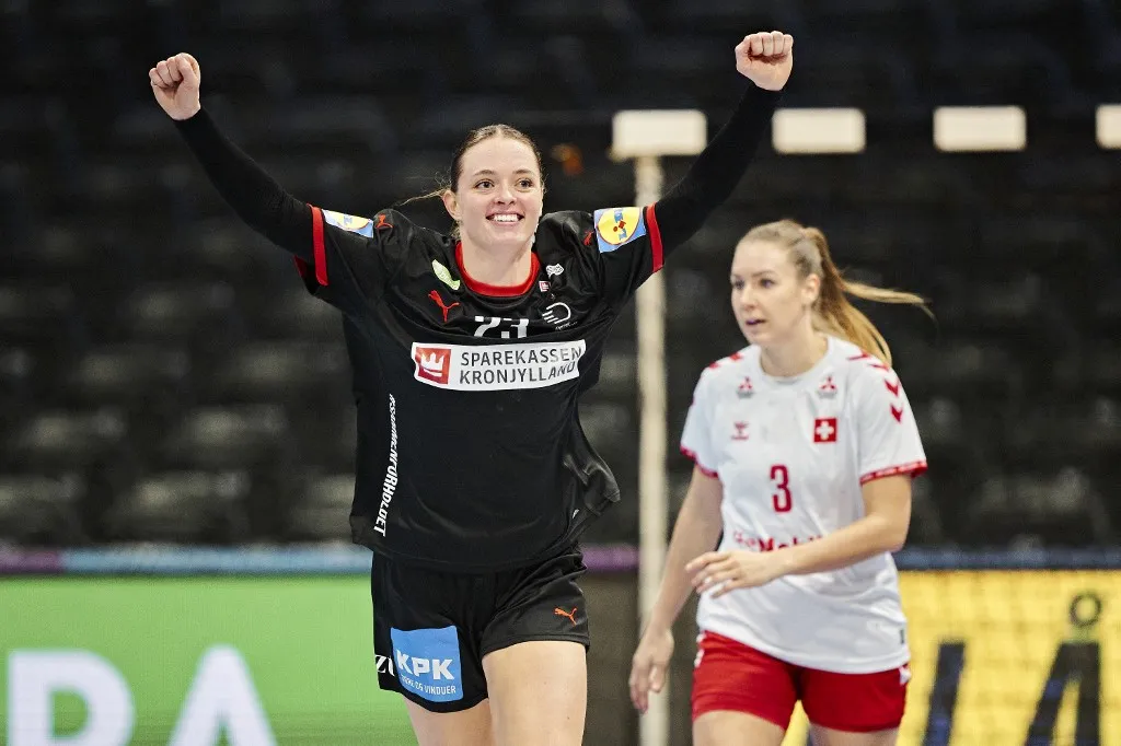 Kristina Jörgensen Dánia vezére lett a női kézilabda-világbajnokságon. A 27 éves játékos a magyarok elleni meccs előtt elmondta, sokat köszönhet a Győrnek