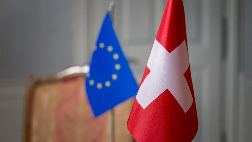 Svájc, bár nem EU-tag, folyamatosan bekapcsolódik a folyamatba