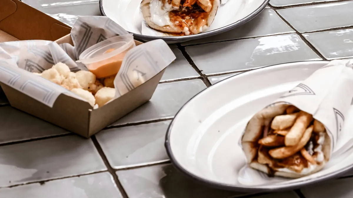 1300 kg kivont élelmiszer a nagy gyrosrazzia eredménye – mennyi problémásat fogyaszthattunk eddig?