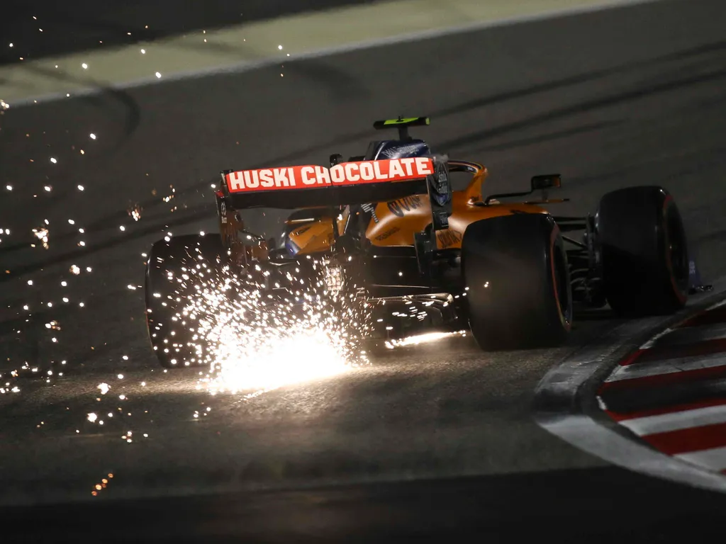 Lando Norris, LandoNorris, Szahír, 2020. december 5.
Lando Norris, a McLaren brit versenyzője a Forma-1-es autós gyorsasági világbajnokság Szahíri Nagydíjának időmérő edzésén a szahíri pályán 2020. december 5-én. A futamot december 6-án rendezik.
MTI/EPA/