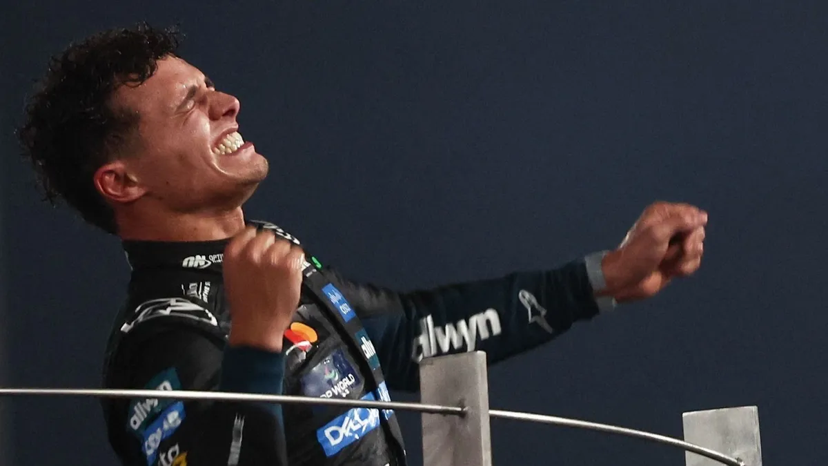 Lando Norris átvette a világbajnoki címet, Verstappen el sem ment a gálára – fotó