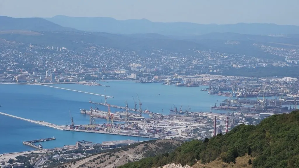 Novorosszijszkről 2010-ben készült felvétel, olaj