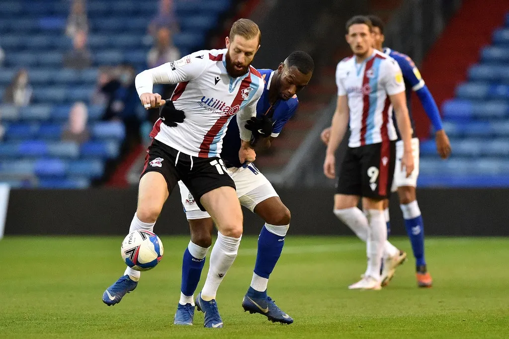 Oldham Athletic's Brice Ntambwe tustles with Scunthorpe United's Kevin van Veen during the Sky Bet League 2 match between Oldham Athletic and Scunthorpe United at Boundary Park, Oldham on Saturday 14th November 2020.  (Photo by Eddie Garvey/MI News/NurPhoto) (Photo by MI News / NurPhoto via AFP)