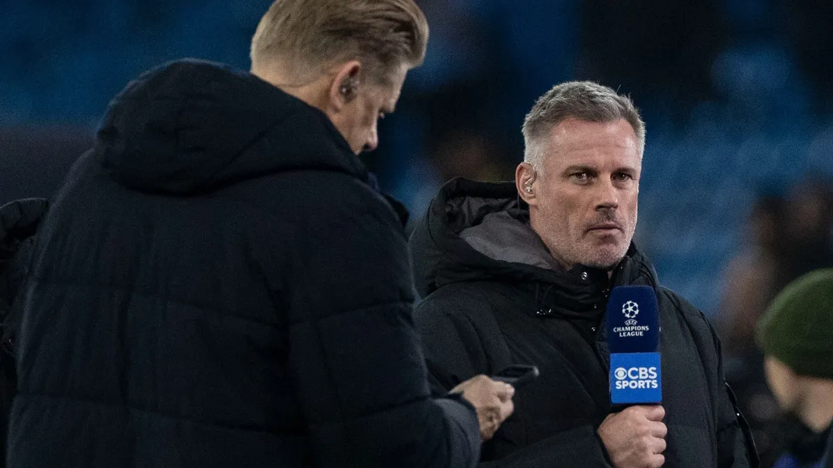 Jamie Carragher akkorát rúgott Szalahba, hogy az már nekünk fáj