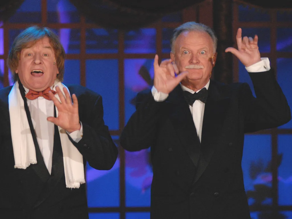 Balázs Péter, BalázsPéter, színész, BalázsPéterszínész,

Szolnok Csabai István "0080103,szilveszter,gála,gálamûsor,Szigligeti,színház,Balázs Péter,Tahi Tóth László,0101," "0080103,szilveszter,gála,gálamûsor,Szigligeti,színház,Balázs Péter,Tahi Tóth László