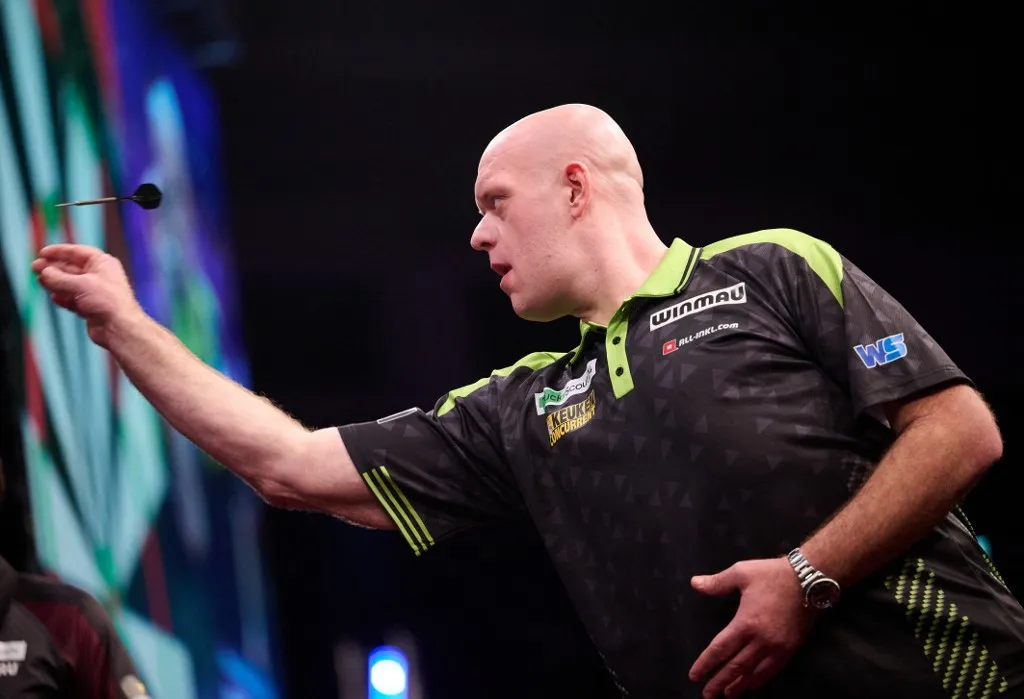 Michael van Gerwen nem kímélte Peter Wrightot
