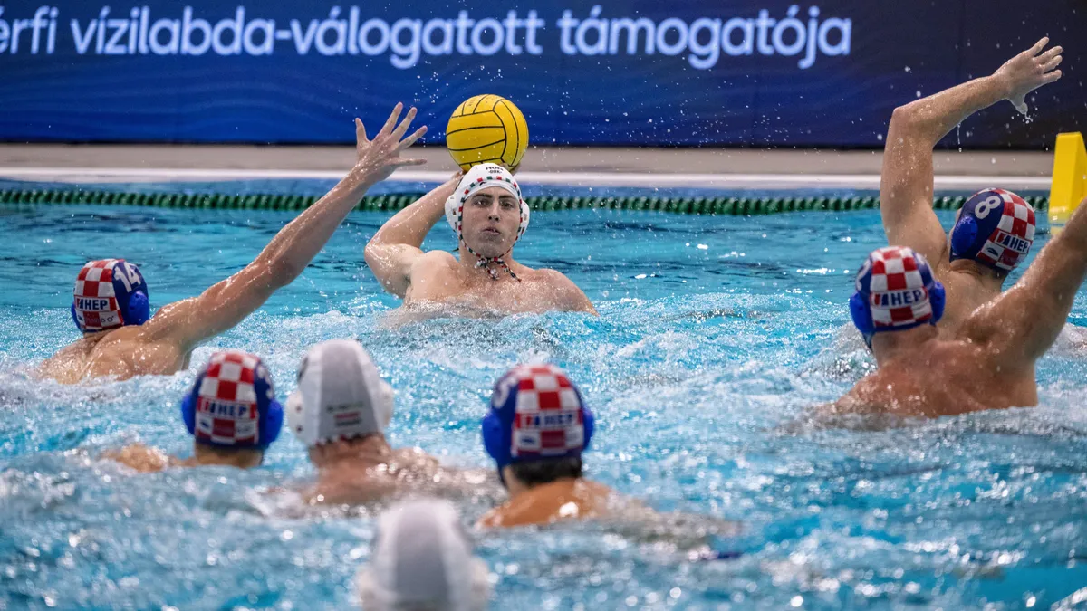 Szeged, 2025. december 17.
Vigvári Vince (k) a Magyarország - Horvátország felkészülési vízilabda-mérkőzésen a szegedi Tiszavirág Sportuszodában 2025. december 17-én. A magyar vízilabda-válogatott 14-13-ra kikapott. 
MTI/Szigetváry Zsolt