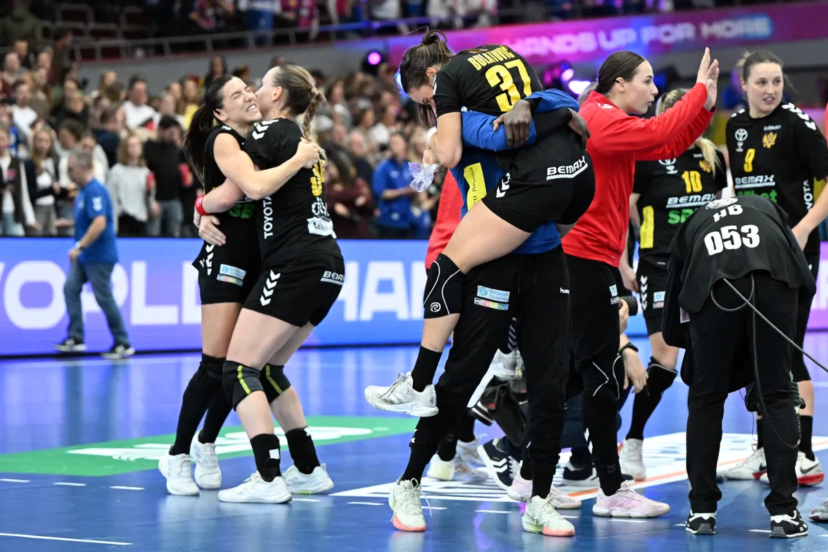 Montenegrói ünnep a szerbek kiütése után a kézilabda-vb-n Fotó: FEDERICO GAMBARINI / DPA