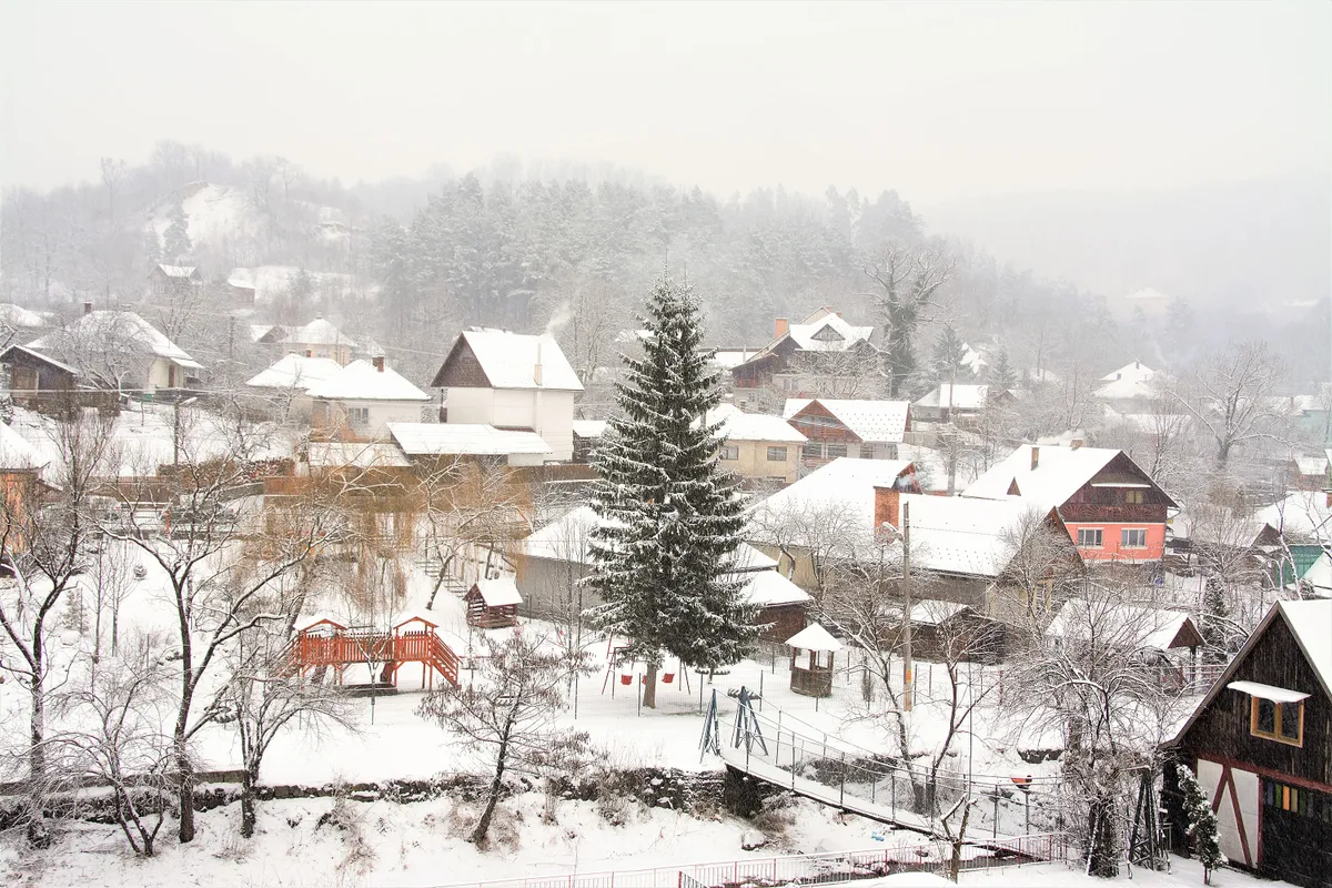 Tél a kisfalukban: Szováta, Románia