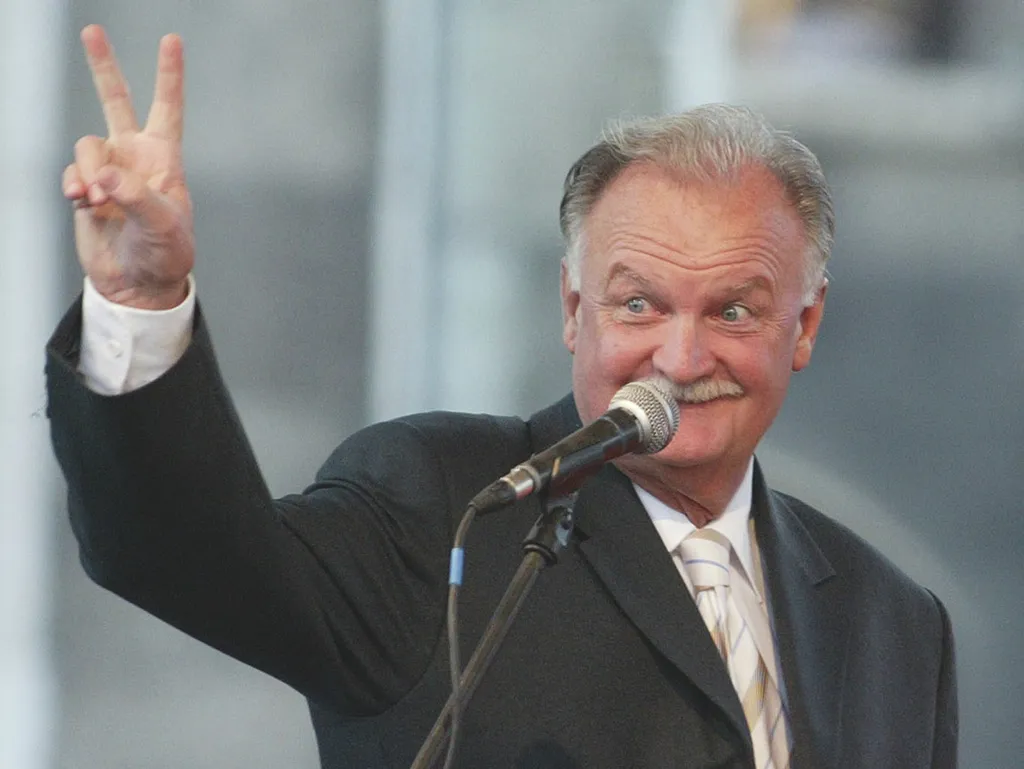 Balázs Péter, BalázsPéter, színész, BalázsPéterszínész, 
 Balázs Péter színész Kossuth téri tüntetésen demonstrálók, tüntetők Fidesz nagygyűlés a Parlament előtt