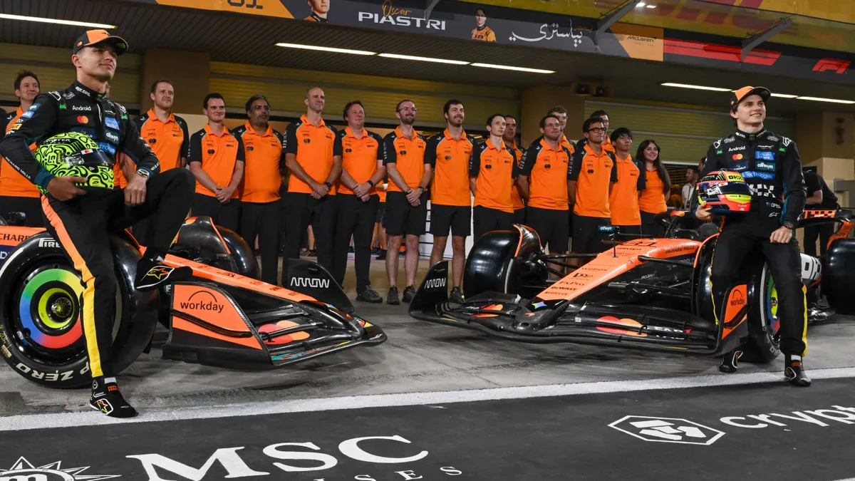 Példátlan szabályokat vezetett be a McLaren a szezonzáróra