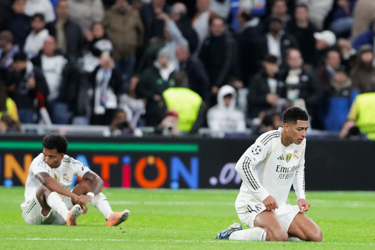 Jude Bellingham (jobbra) a földön roskadt össze a Real Madrid újabb veresége után