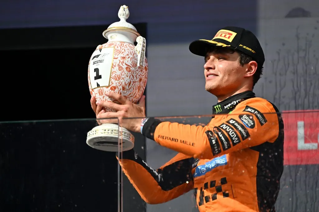 Lando Norris az elmúlt három Magyar Nagydíj mindegyikéről hazavihetett egy-egy Herendi trófeát