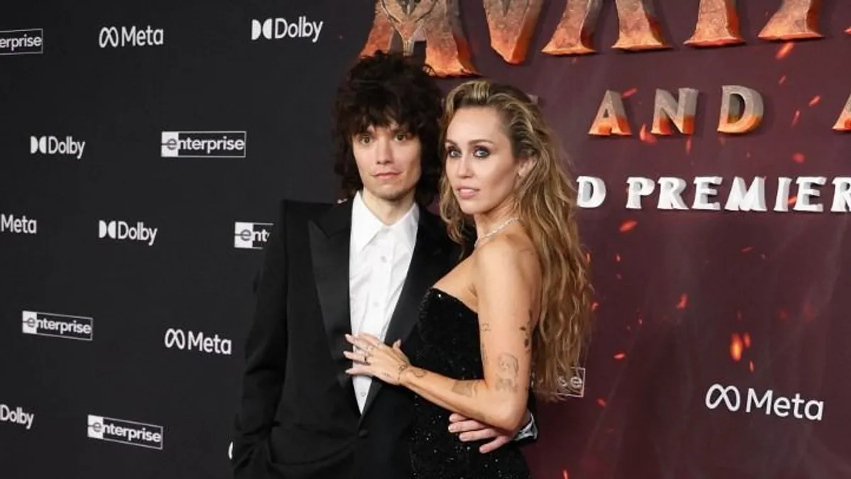 Jegygyűrű villant – Miley Cyrus életébe nagy fordulat érkezett!