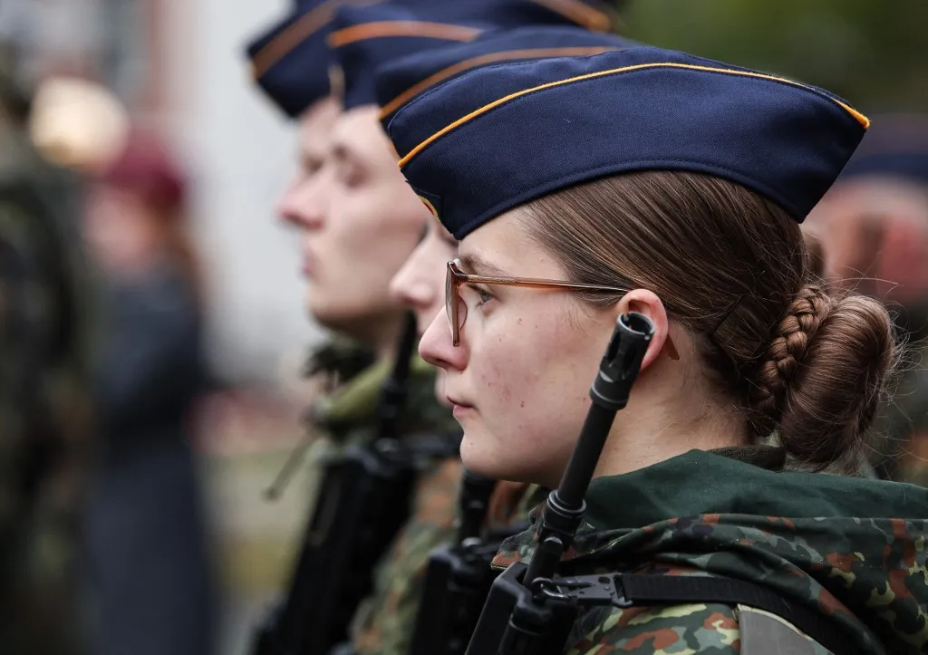 A nők számára is bevezetnék a kötelező szolgálatot Németországban (Fotó: HANNES P. ALBERT / DPA)